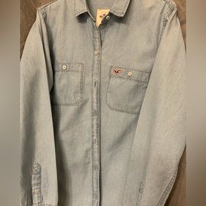 Like new. Hollister Women’s Medium soft denim shirt.
